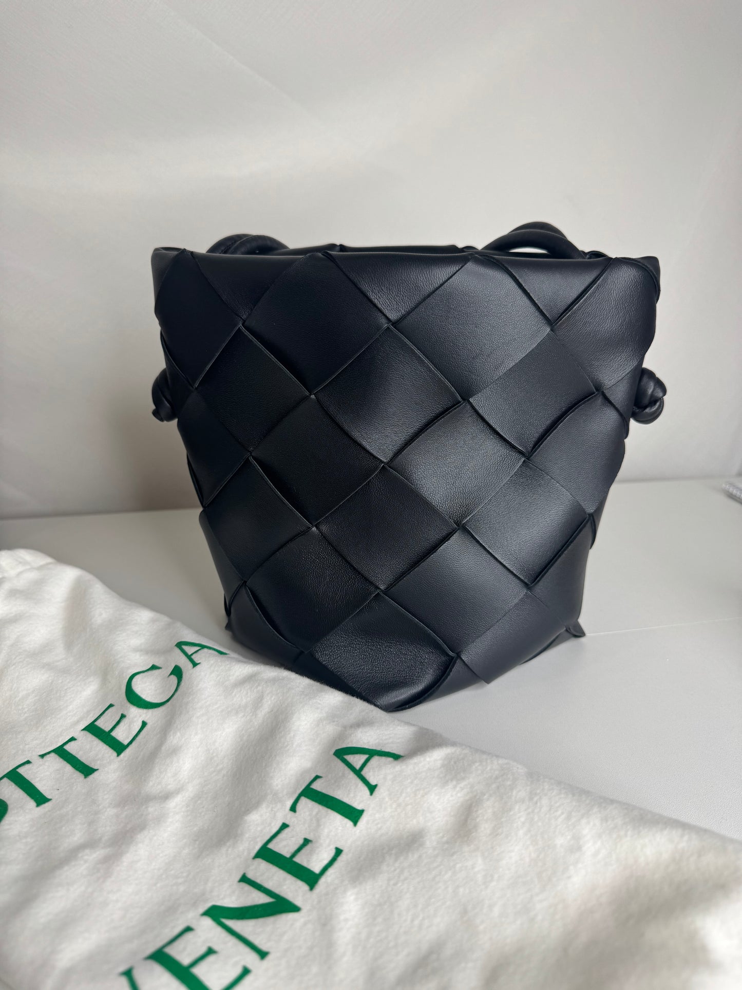 BOTTEGA VENETA
Clasp Intrecciato Napa Bucket Bag
