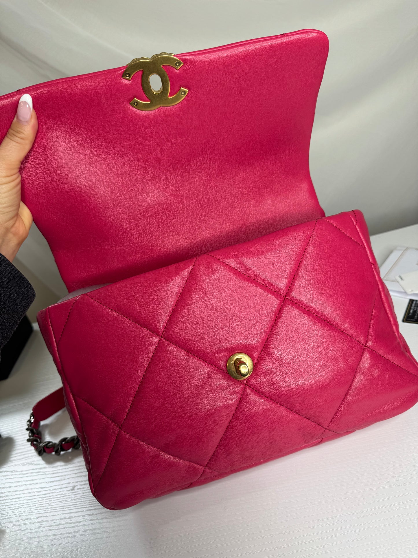 Chanel 19 Large
