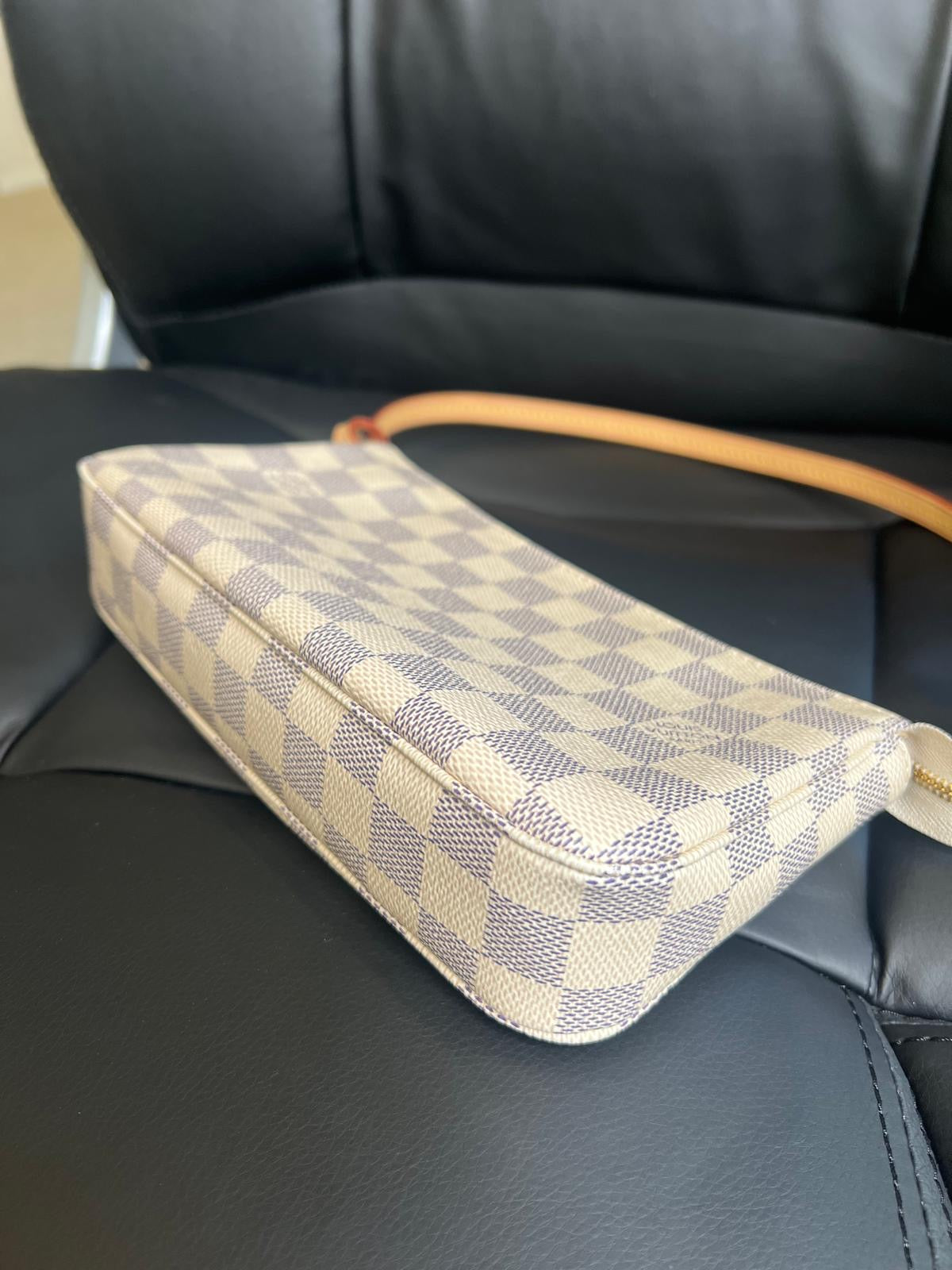 NM Pochette Azur