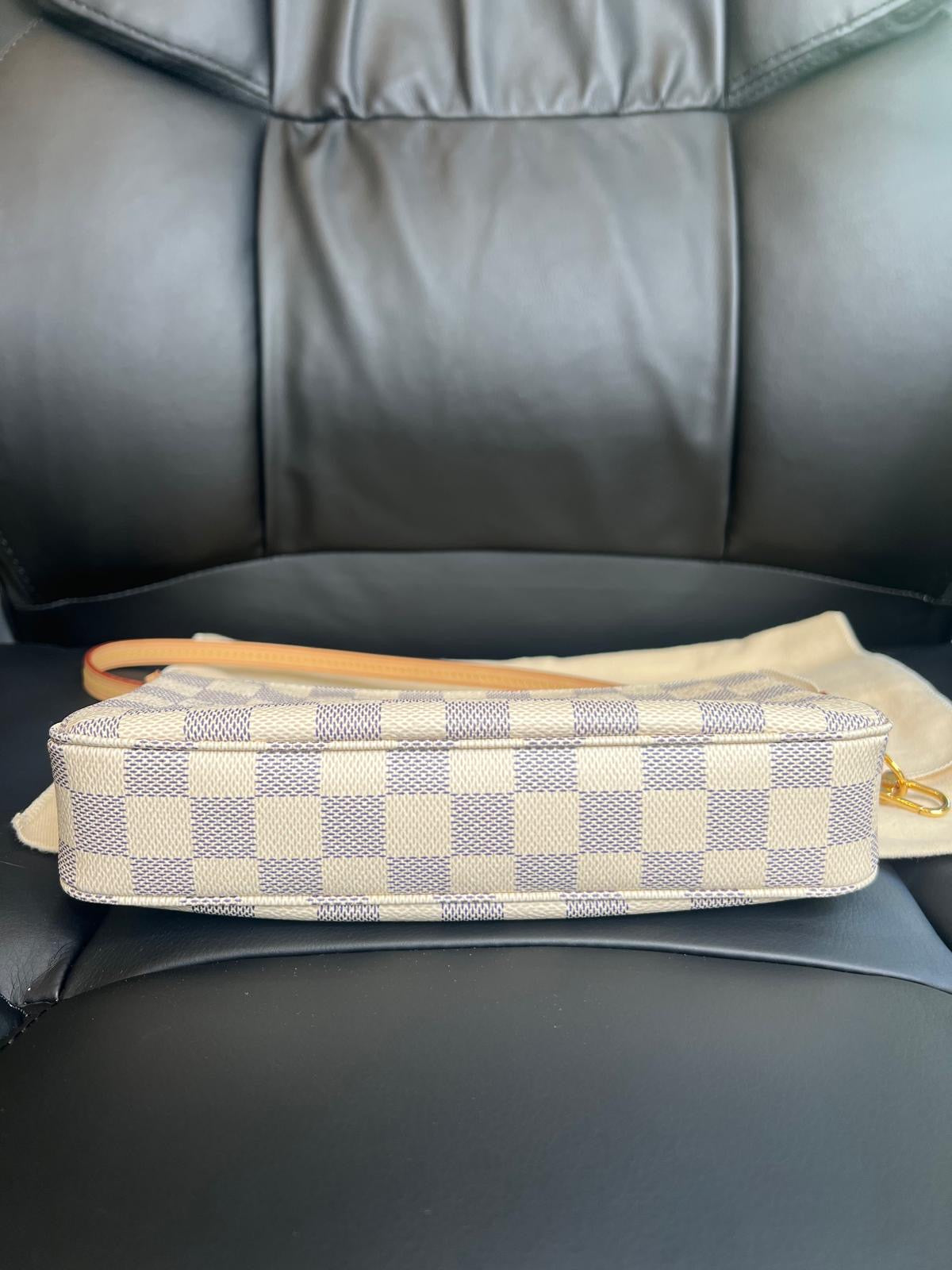 NM Pochette Azur