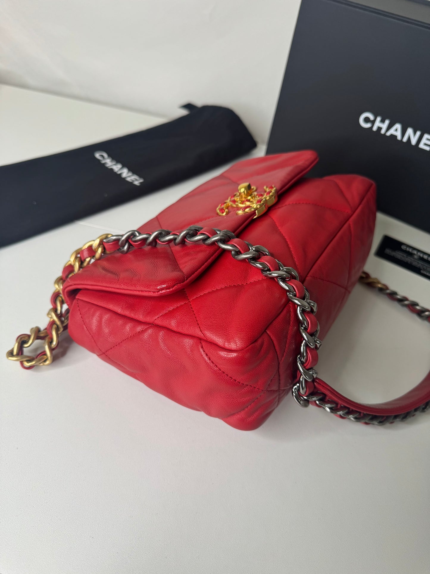 Chanel 19 Small/Medium