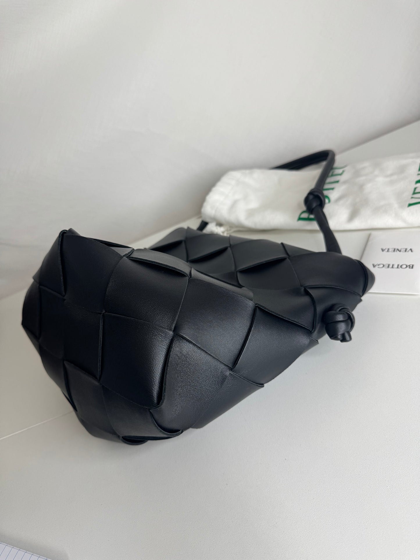 BOTTEGA VENETA
Clasp Intrecciato Napa Bucket Bag
