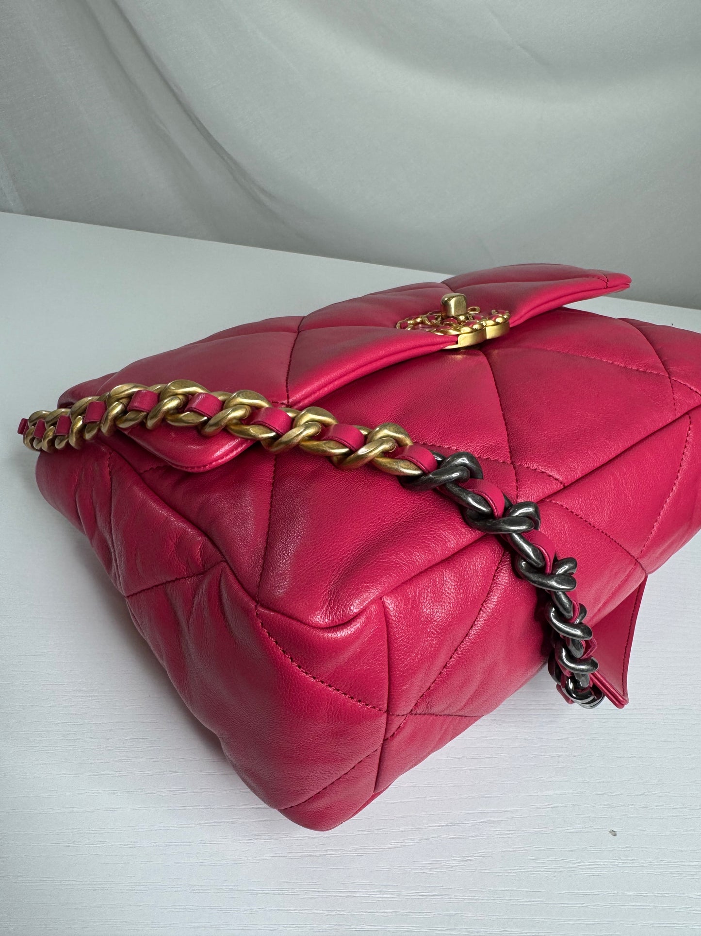 Chanel 19 Large