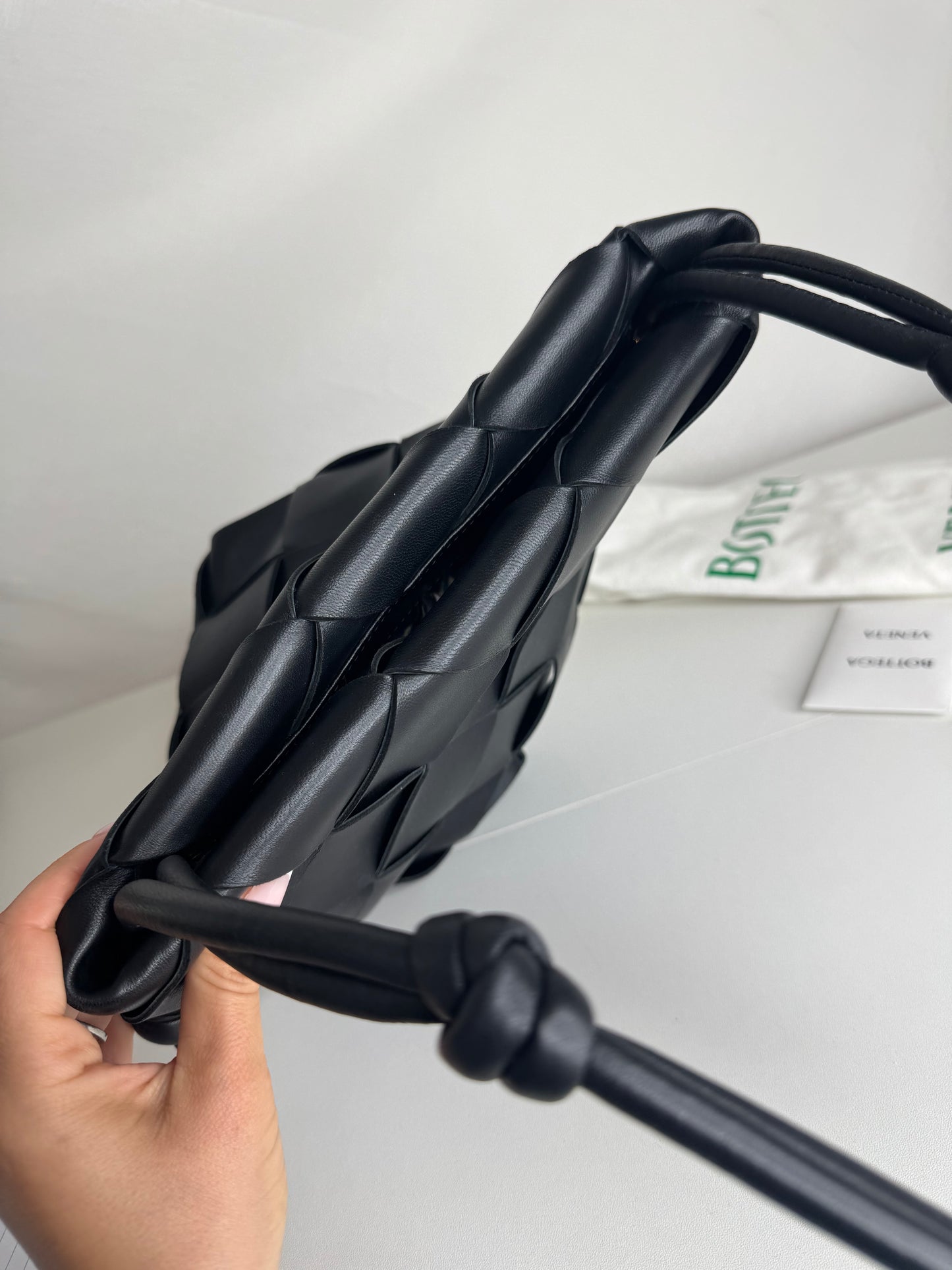 BOTTEGA VENETA
Clasp Intrecciato Napa Bucket Bag