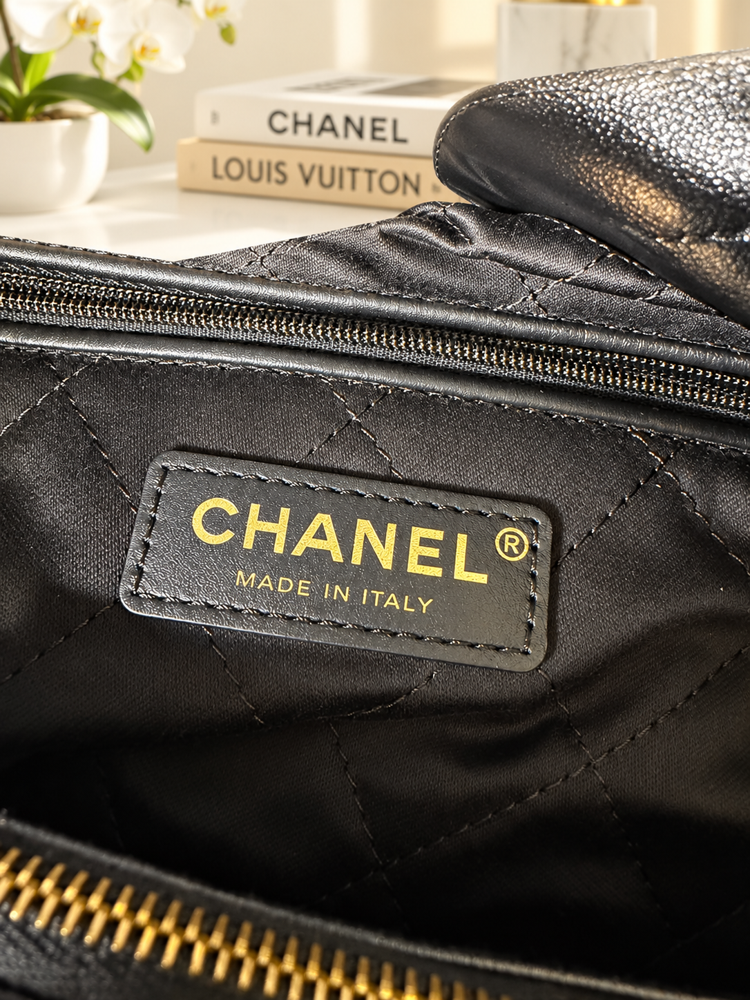 Chanel 22 Hobo Small