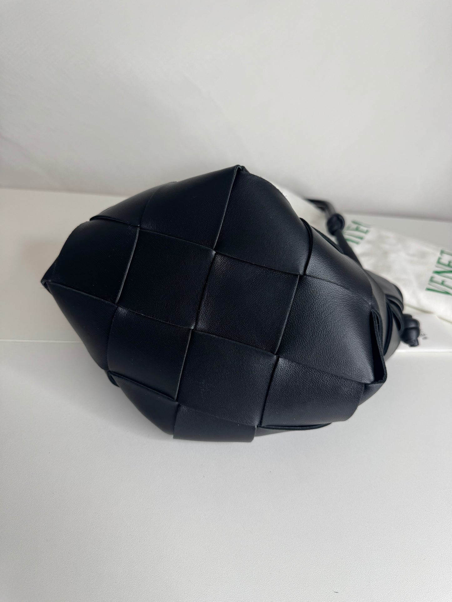 BOTTEGA VENETA
Clasp Intrecciato Napa Bucket Bag