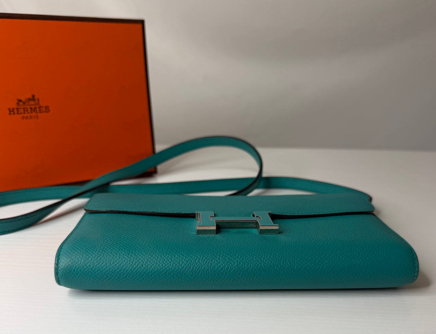 Hermes Constance to Go