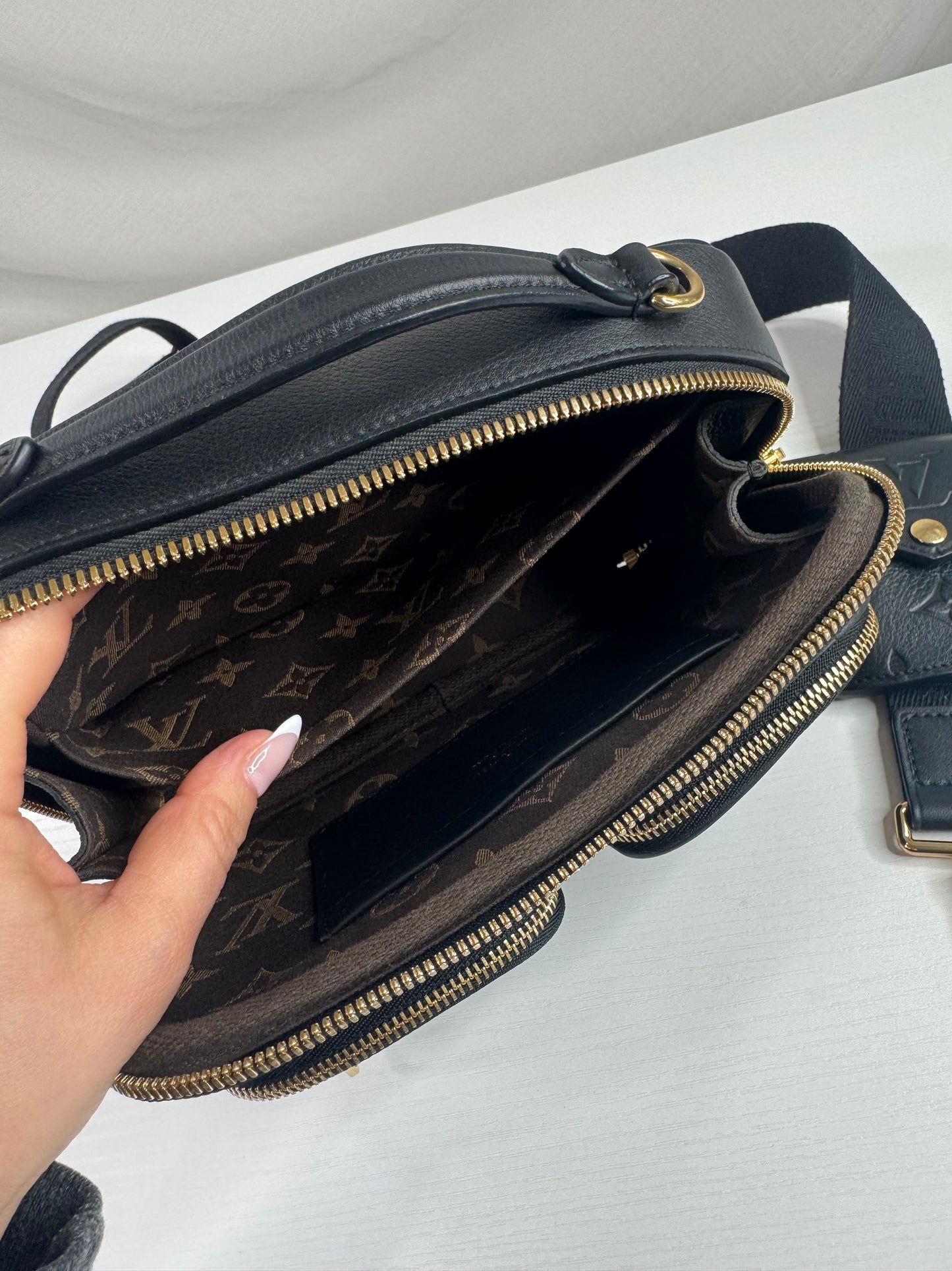 Lv Utility Black