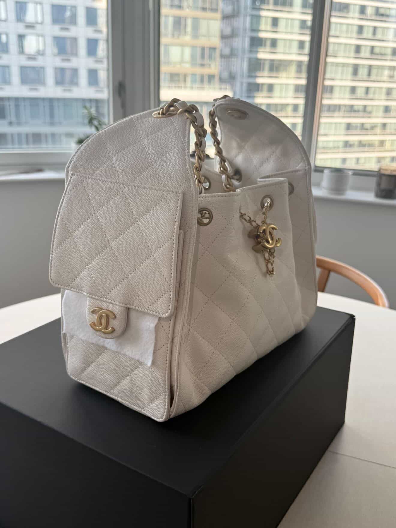 White Chanel 25 Caviar Small GHW