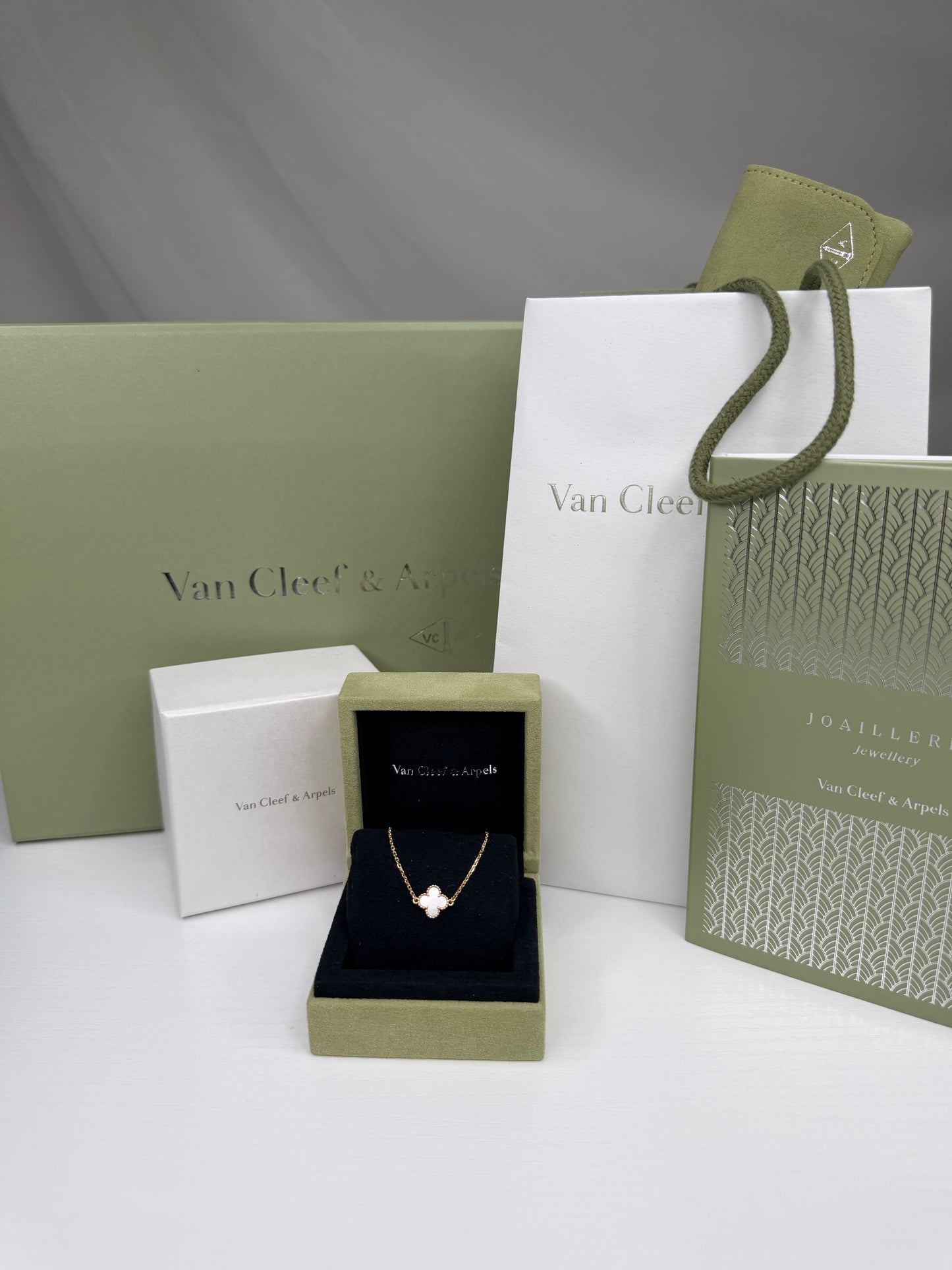 VCA MOP Sweetheart Bracelet
