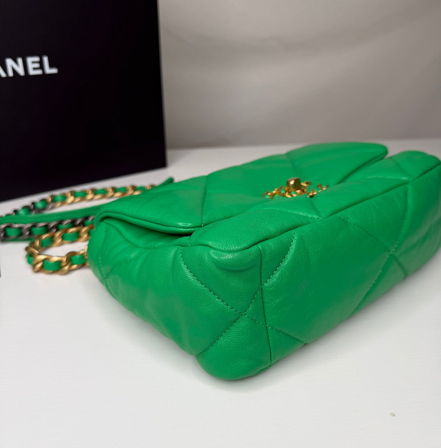 Chanel 19 Medium