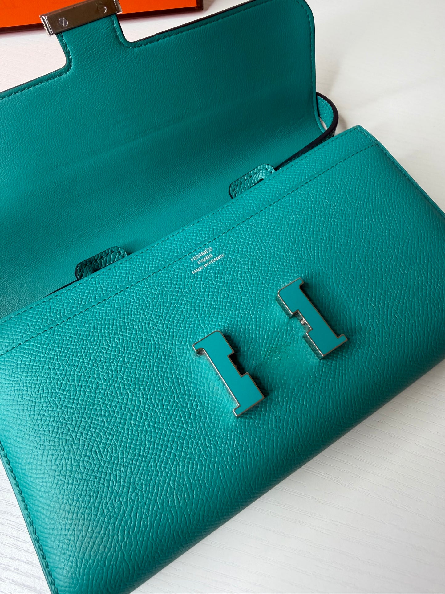 Hermes Constance to Go
