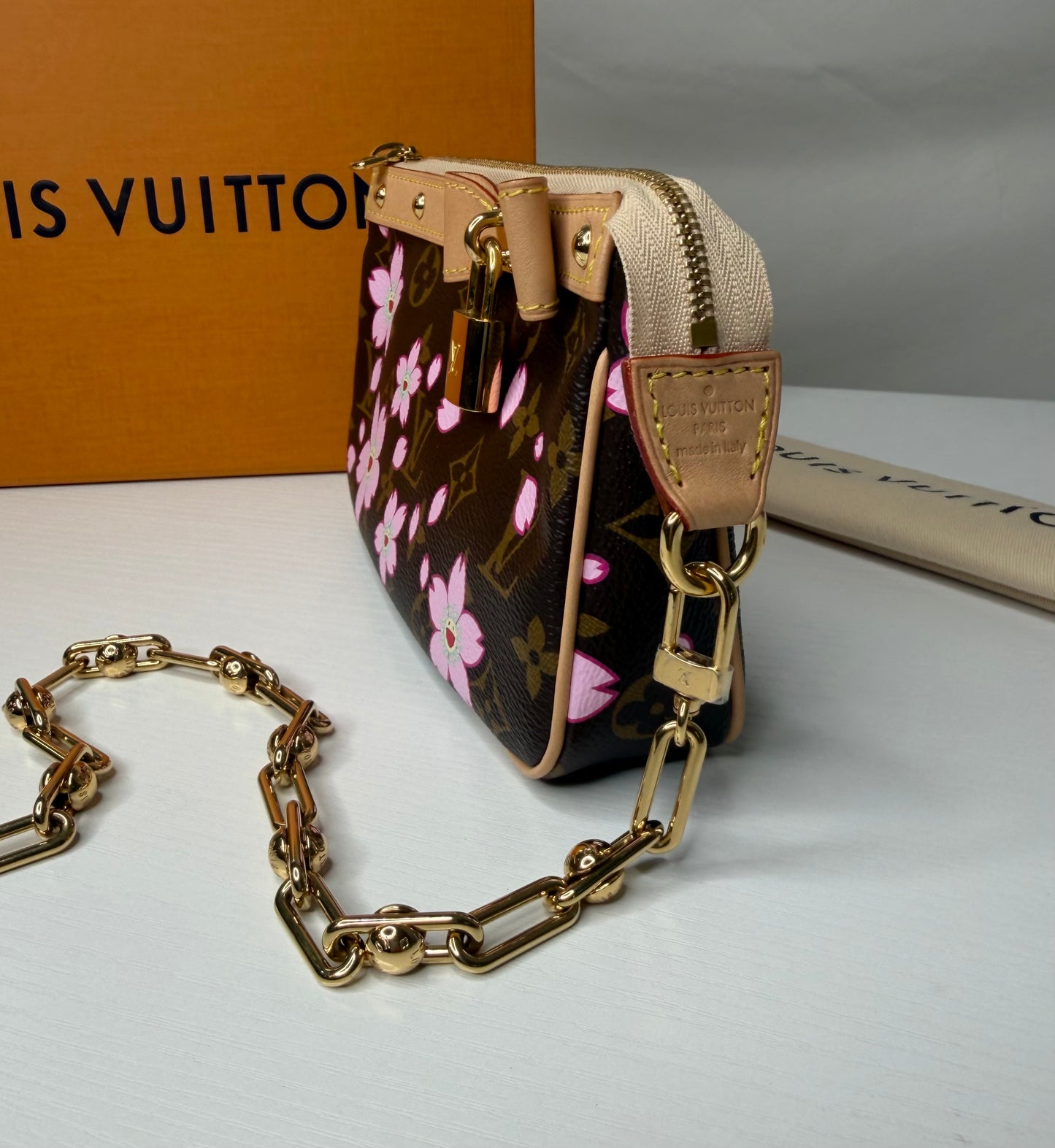 Murakami Blossom Pochette