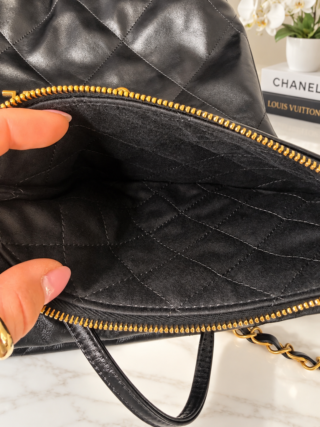 Chanel 22 Hobo Small
