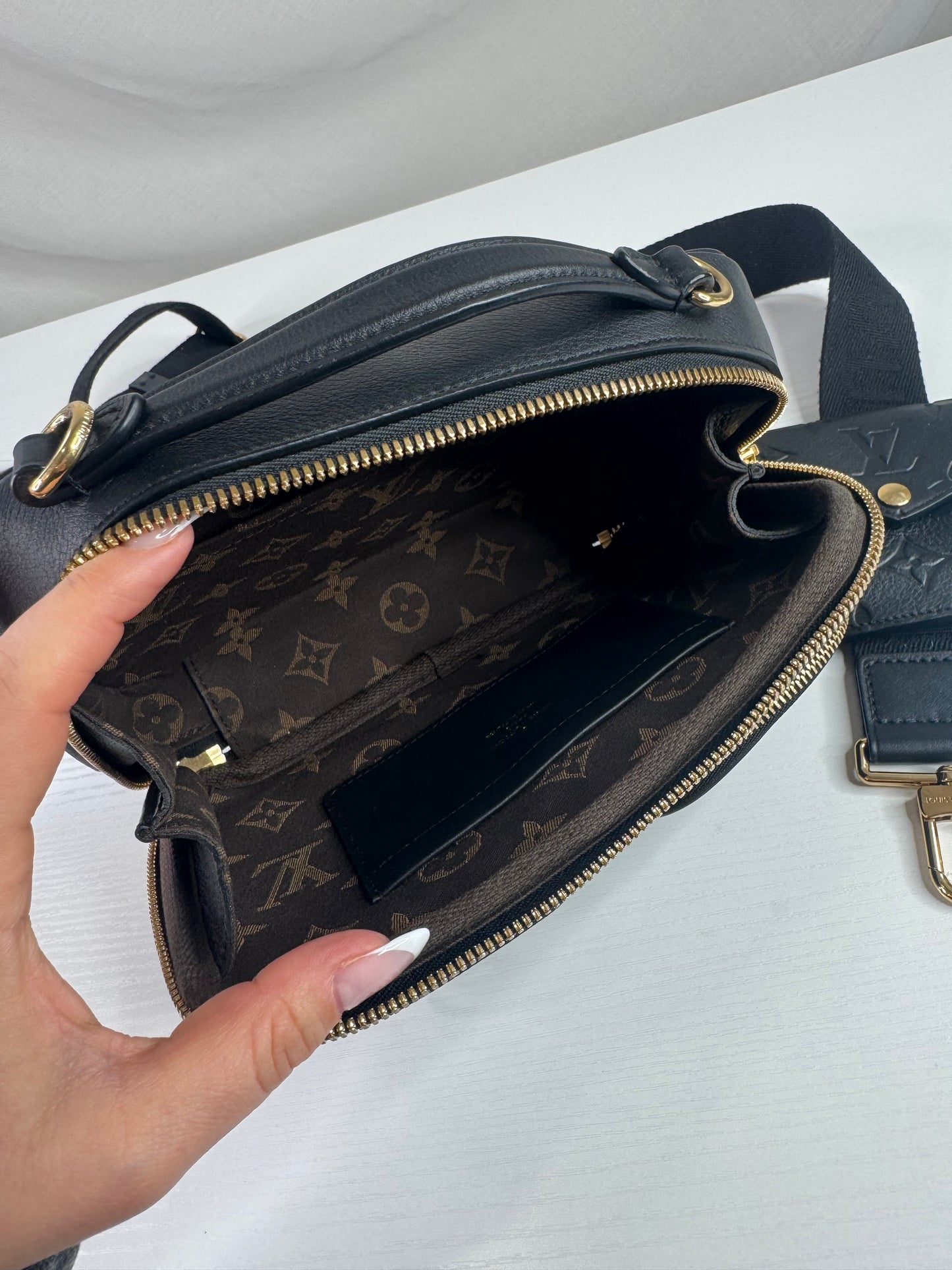 Lv Utility Black