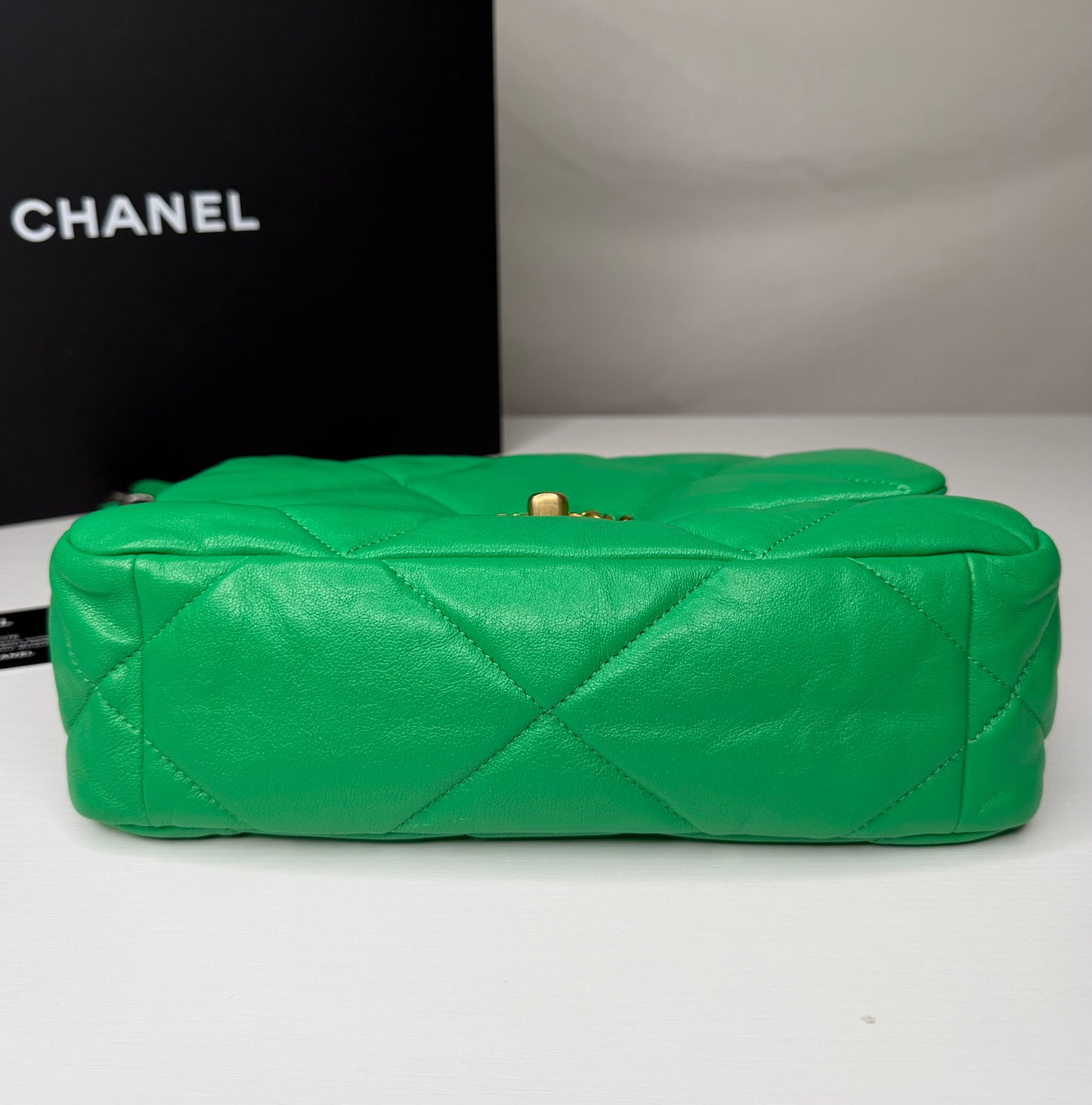 Chanel 19 Medium