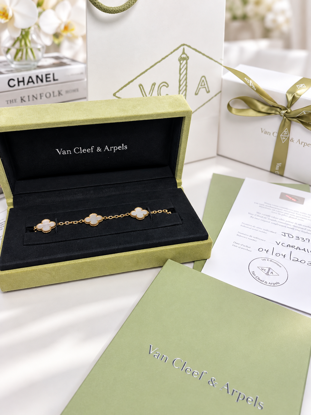 VCA MOP 5 Motifs 18k Gold Bracelet