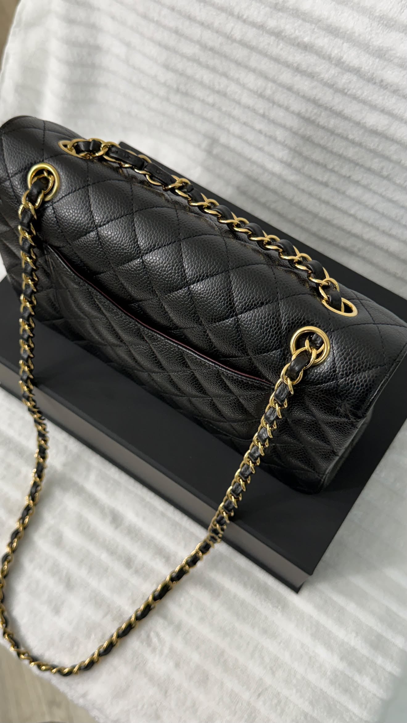 Chanel Caviar Classic Flap Medium GHW