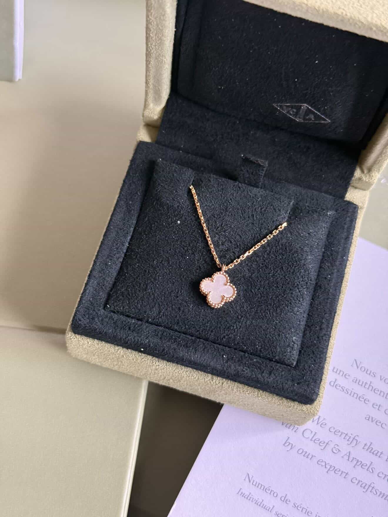 VCA Sweet Necklace MOP