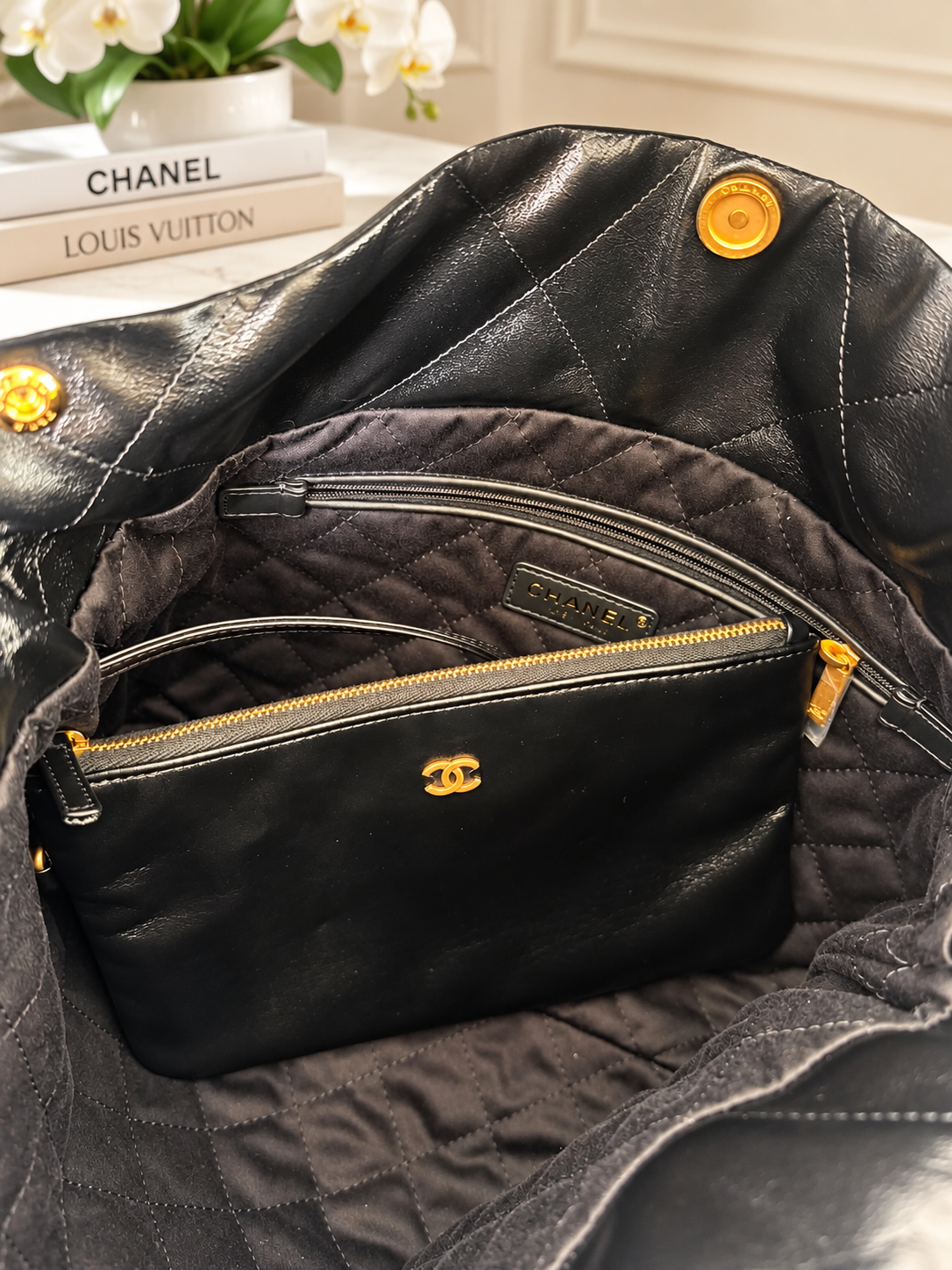 Chanel 22 Hobo Small