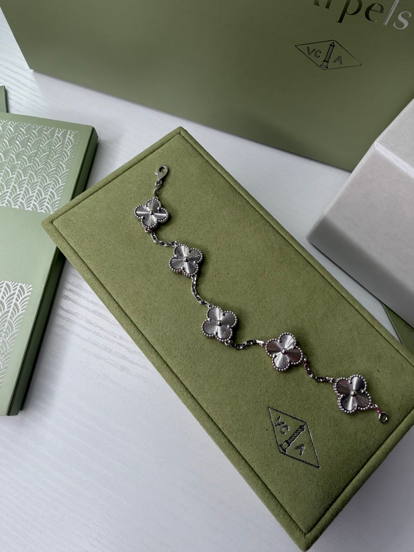 VCA Guilloche White Gold