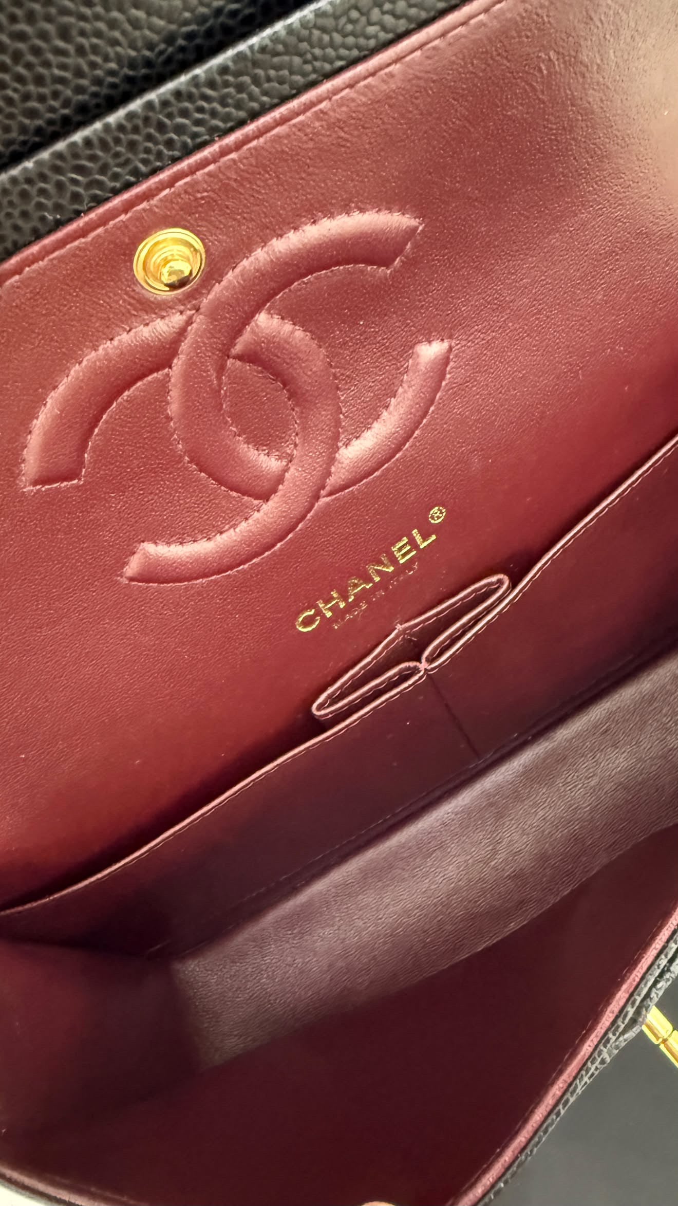 Chanel Caviar Classic Flap Medium GHW