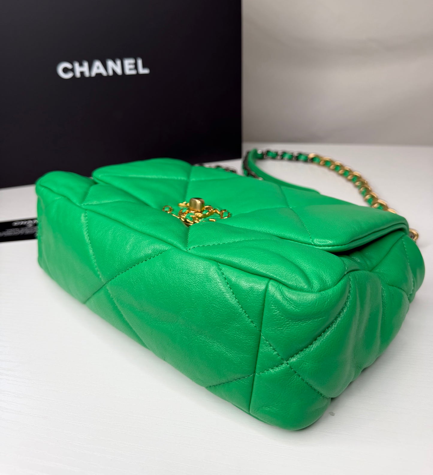 Chanel 19 Medium