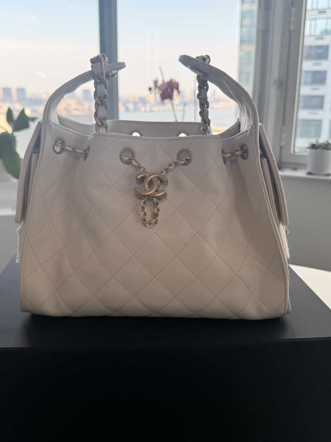 White Chanel 25 Caviar Small GHW