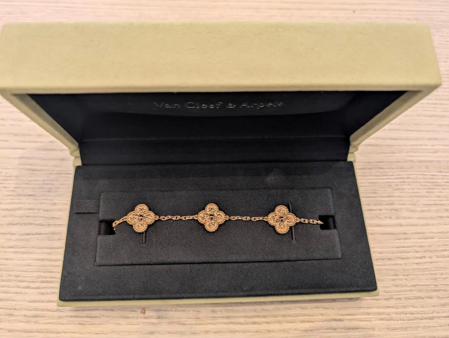 VCA Gold 5 Motif Hammered Bracelet