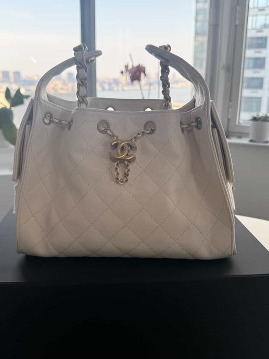White Chanel 25 Caviar Small GHW
