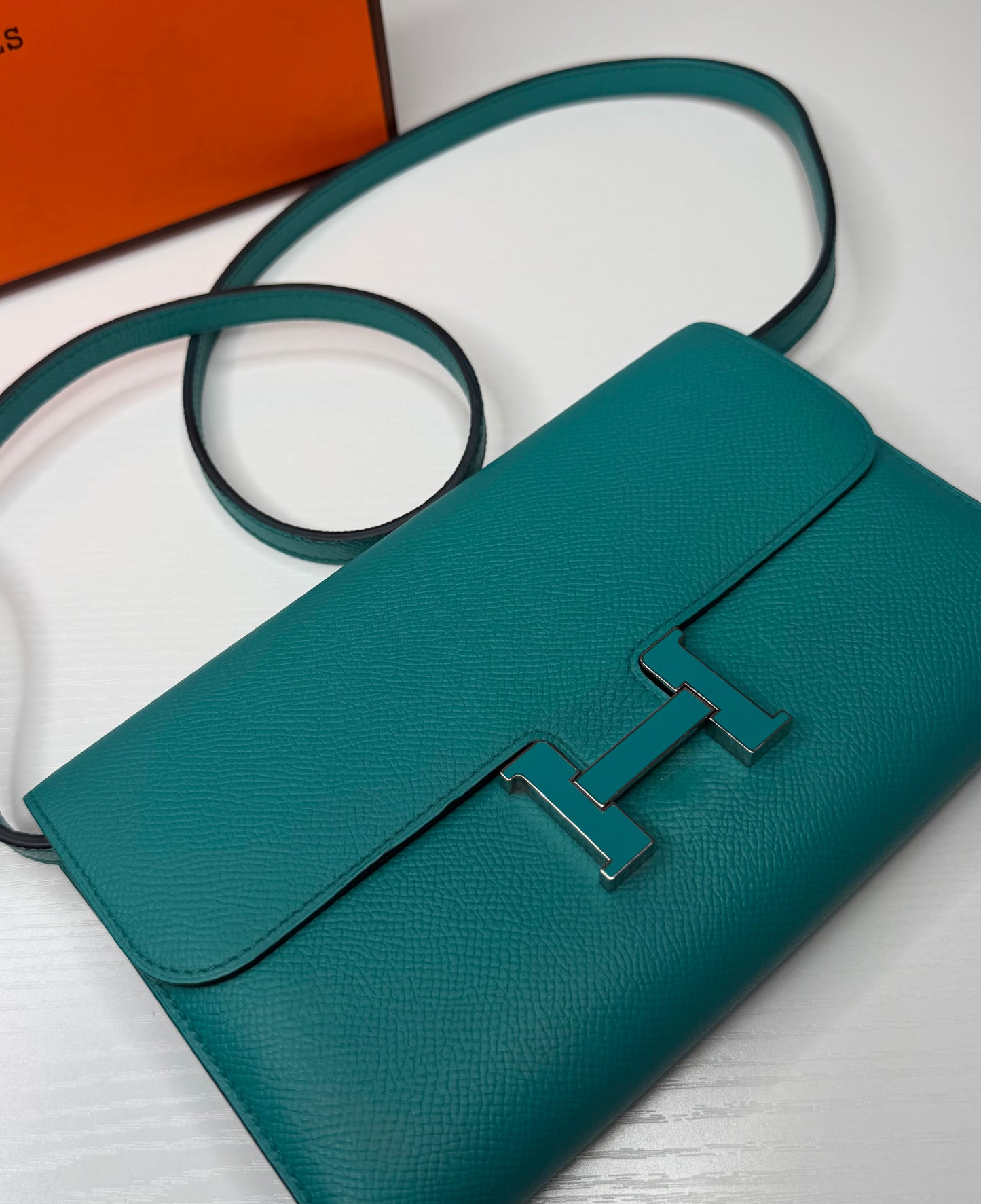 Hermes Constance to Go