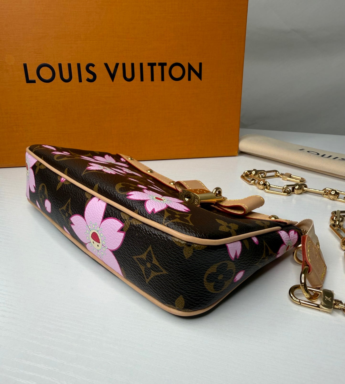 Murakami Blossom Pochette