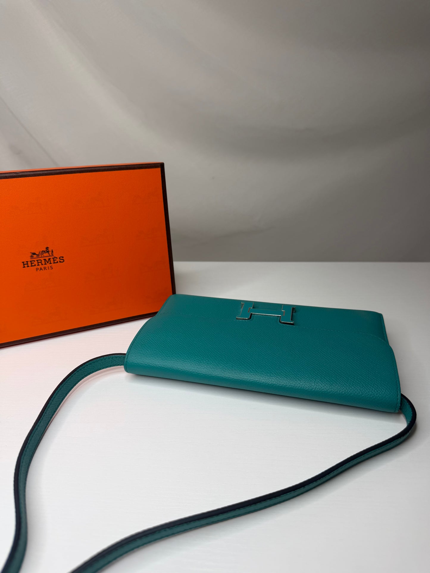 Hermes Constance to Go