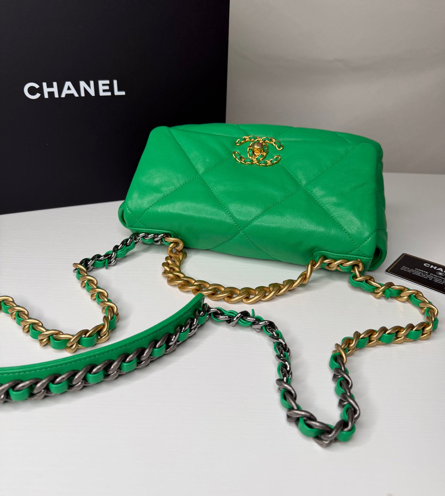 Chanel 19 Medium