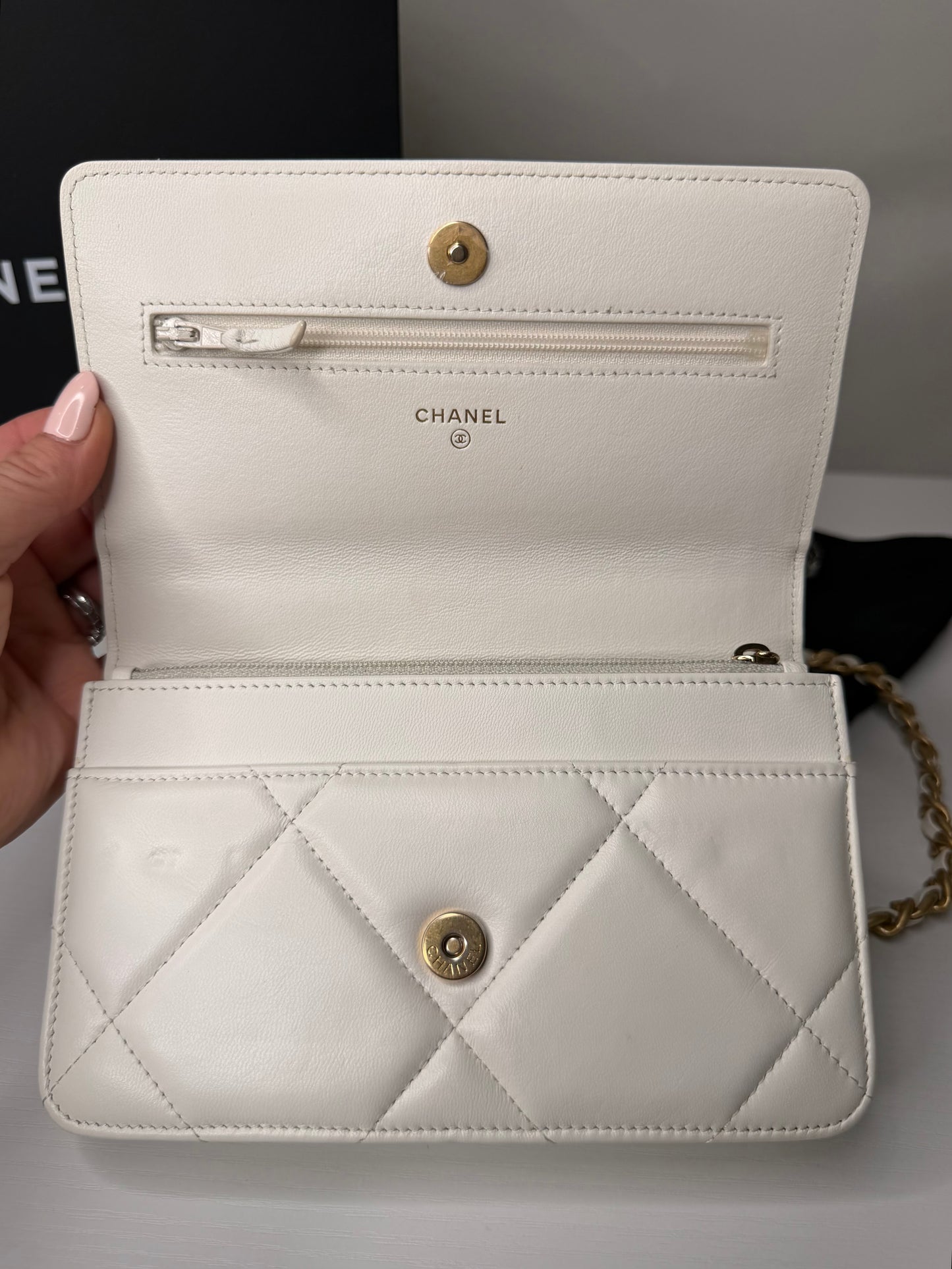 Chanel 19 WOC White