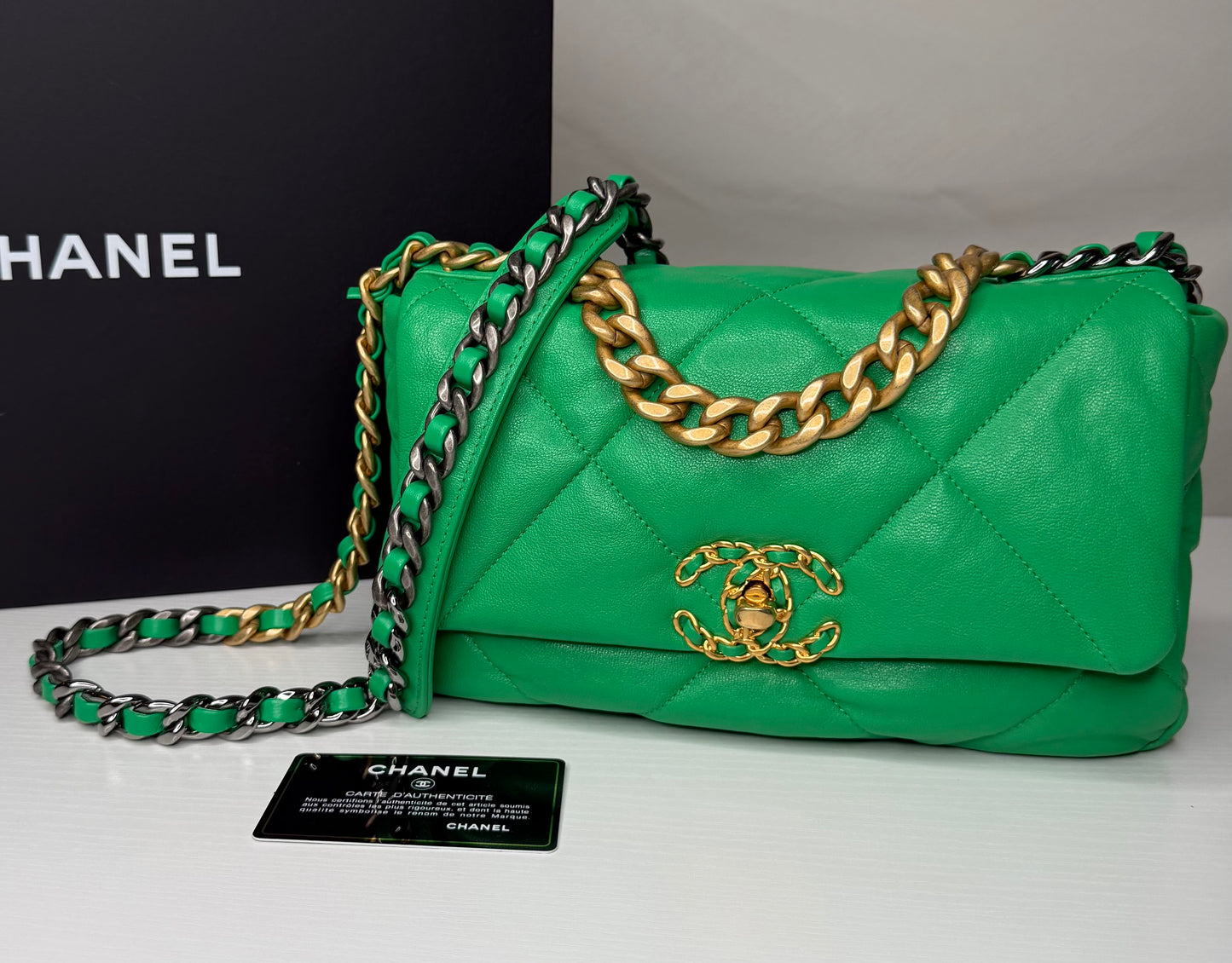 Chanel 19 Medium