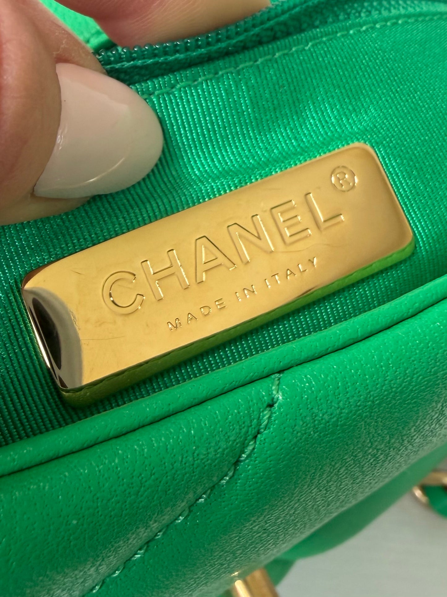 Chanel 19 Medium