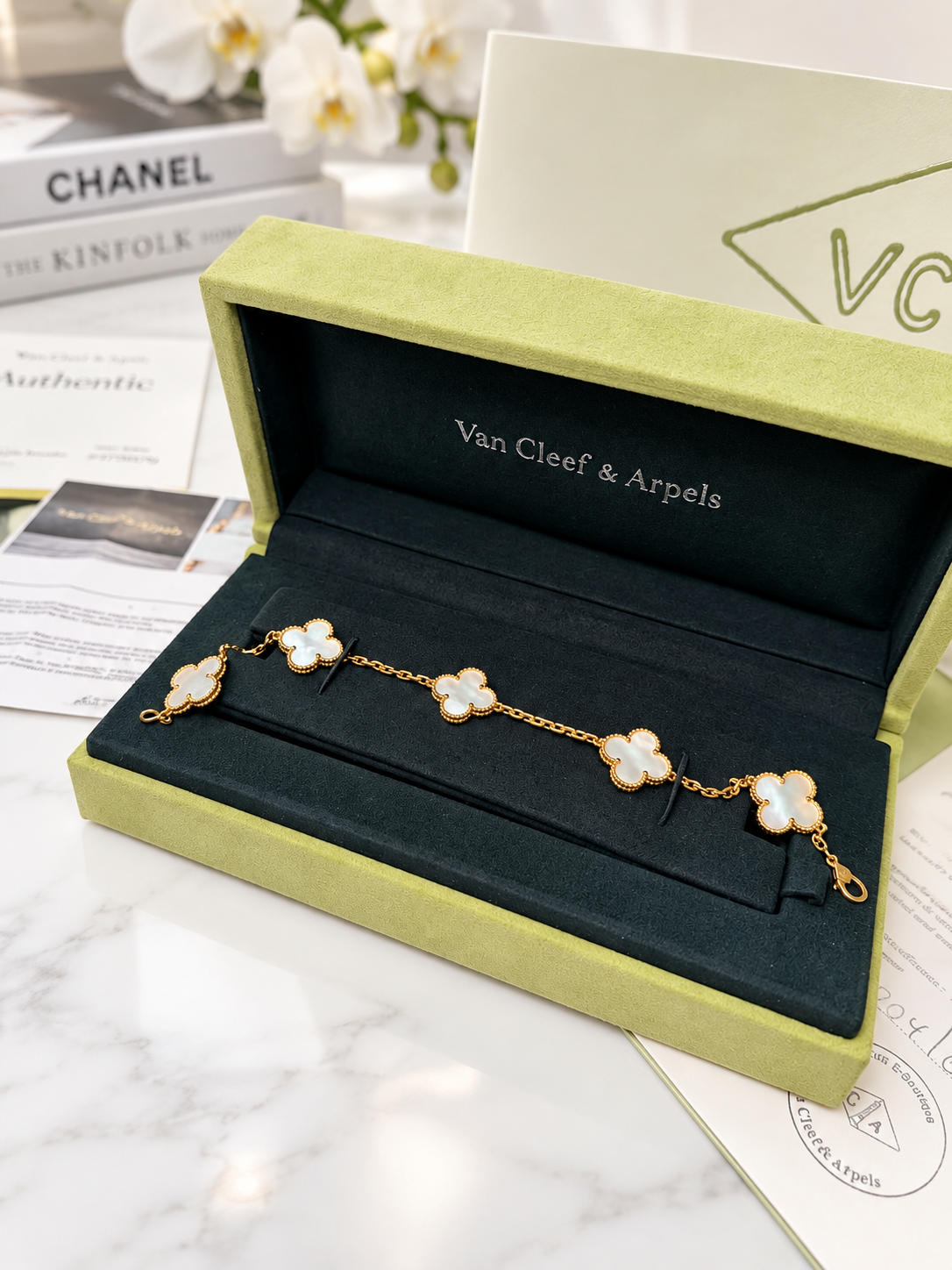 VCA MOP 5 Motifs 18k Gold Bracelet