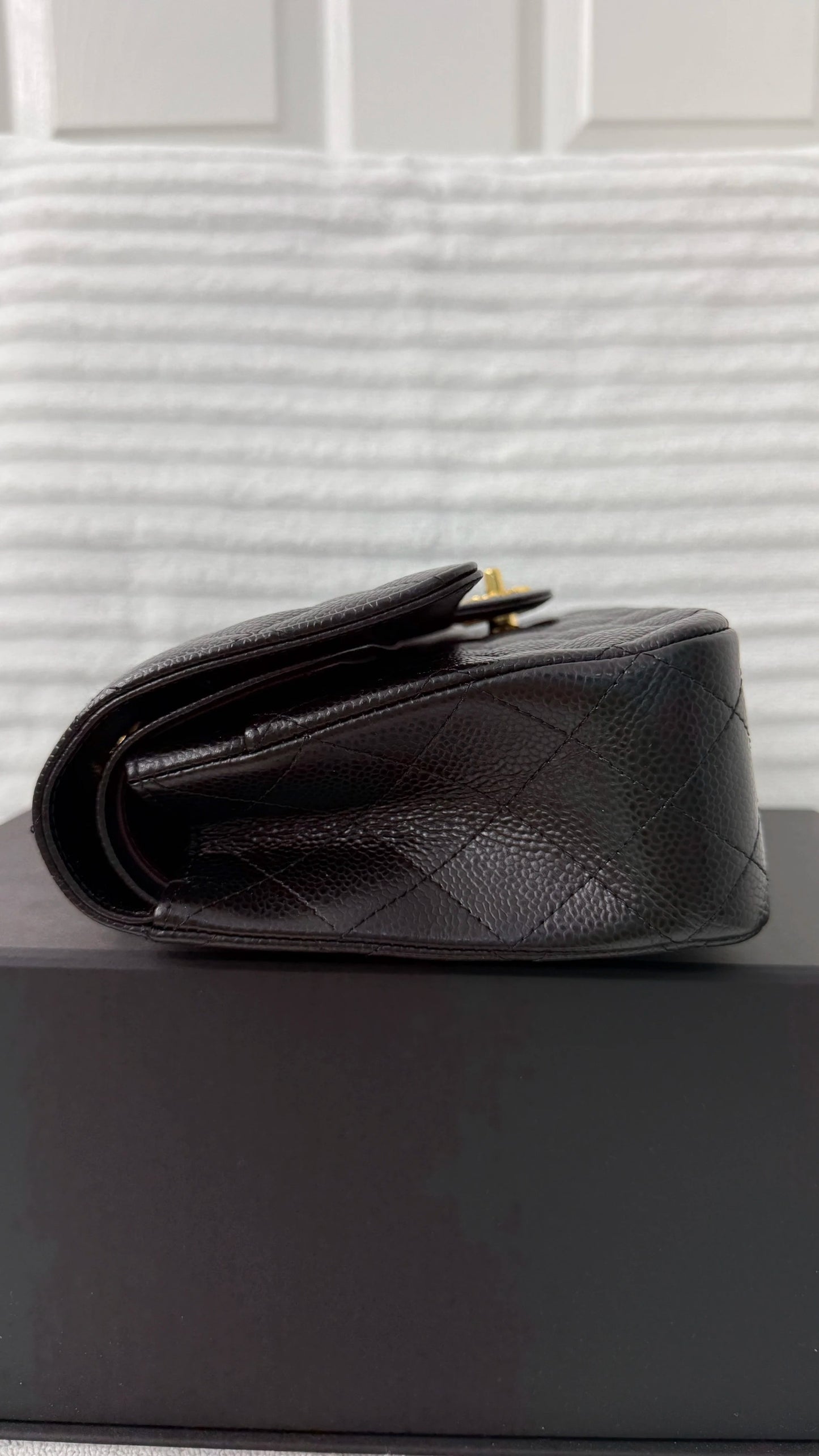 Chanel Caviar Classic Flap Medium GHW