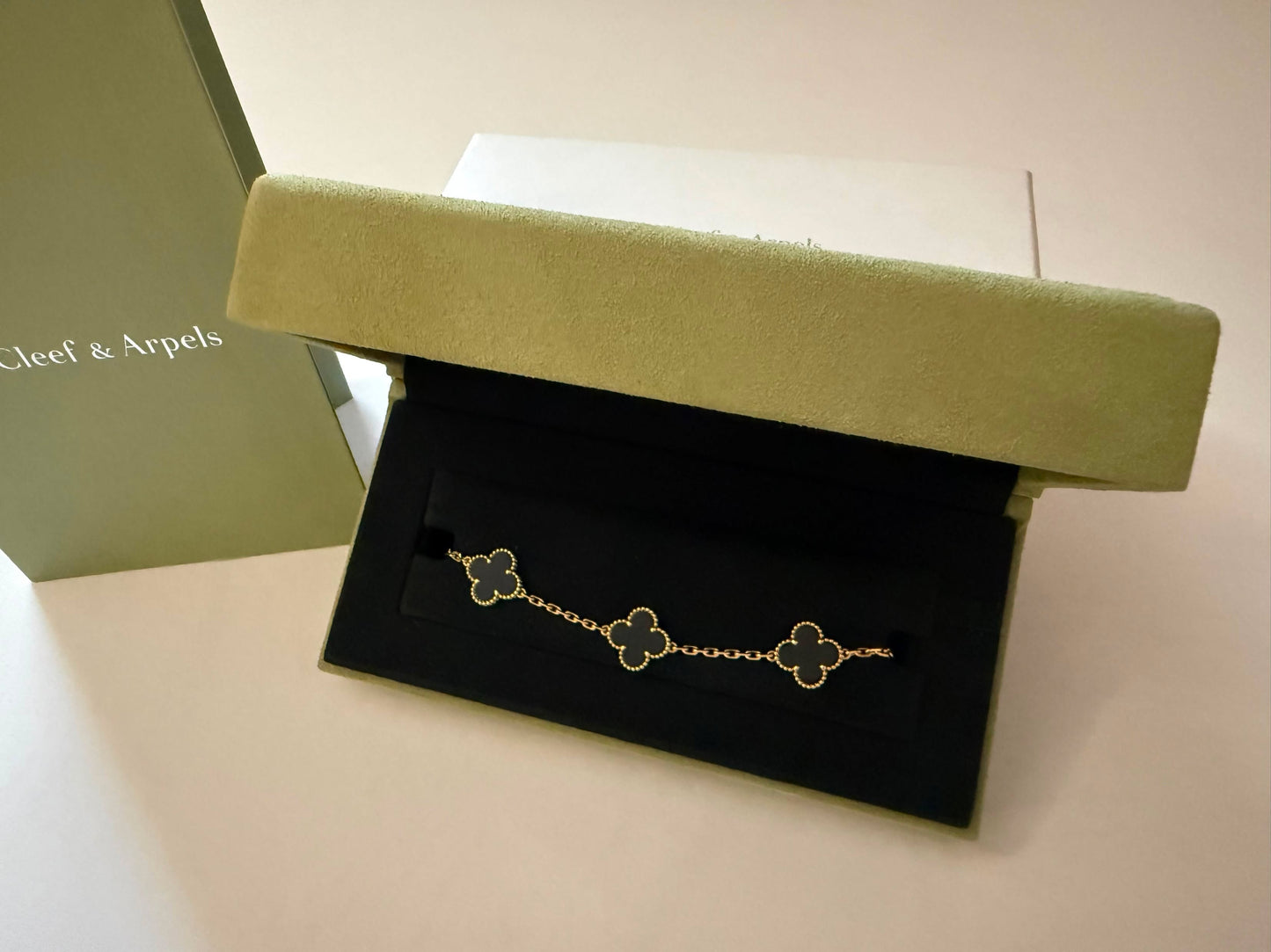 VCA Onyx 5 Motif Bracelet