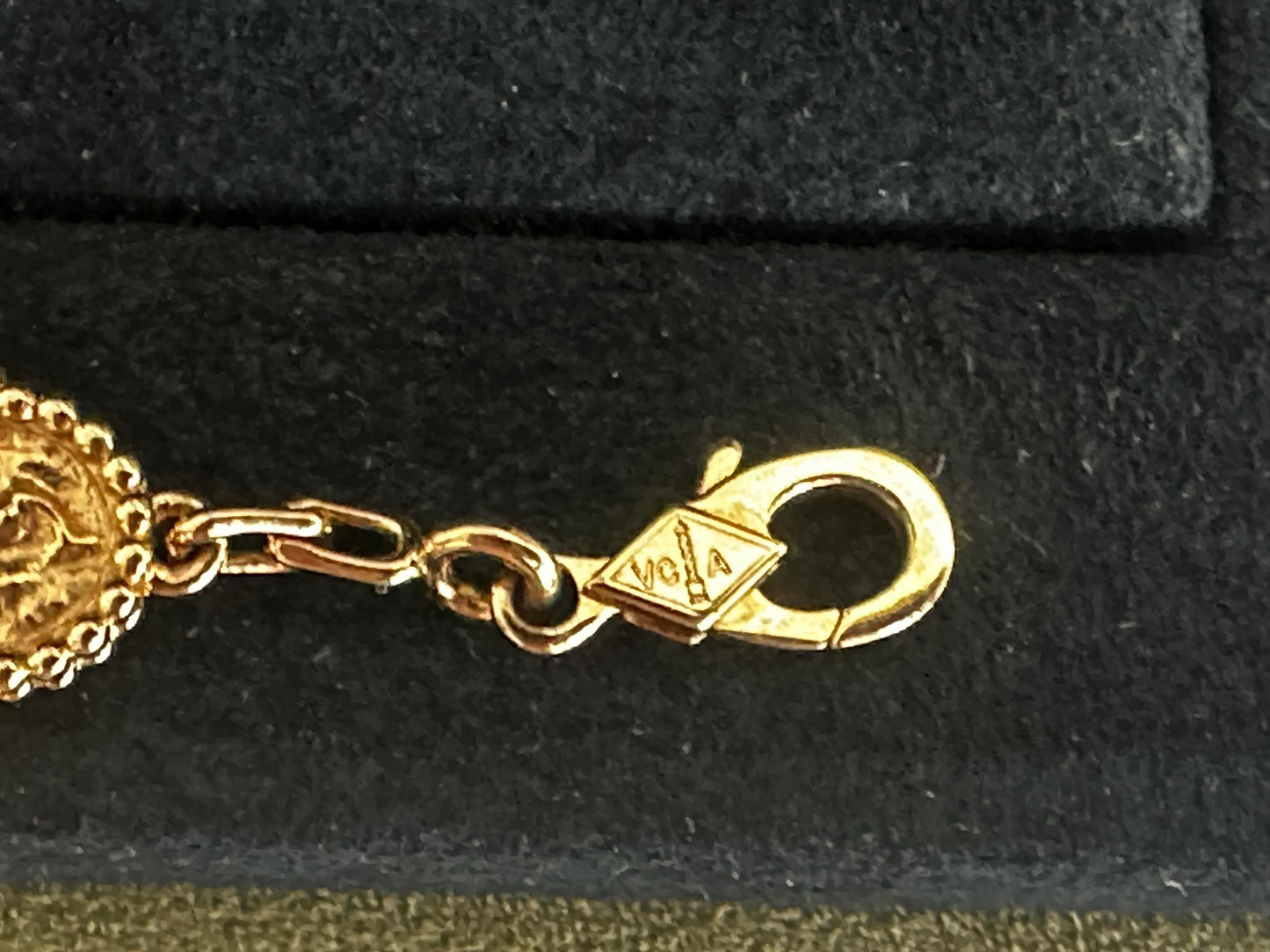 VCA Gold 5 Motif Hammered Bracelet