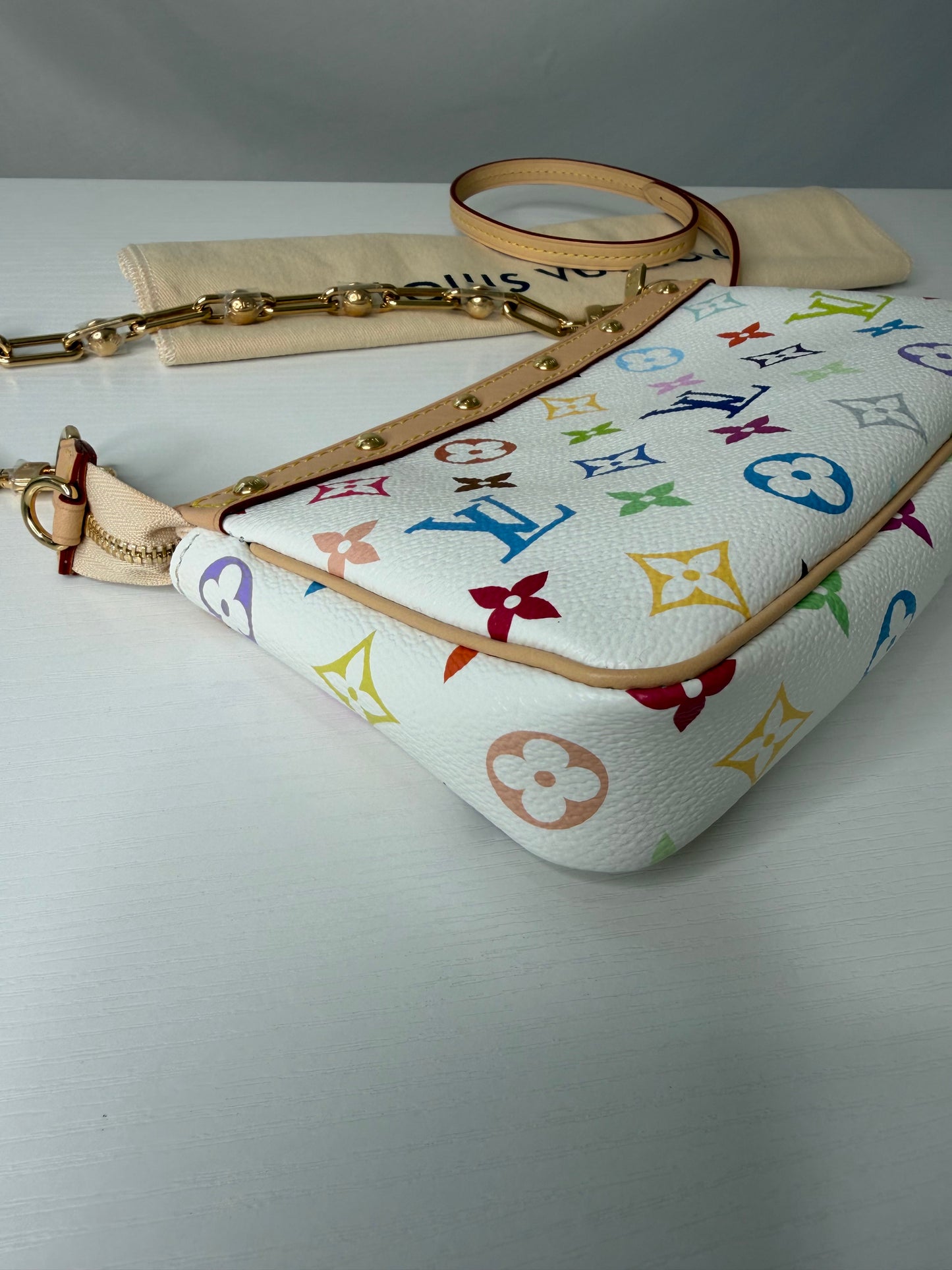 Murakami Pochette