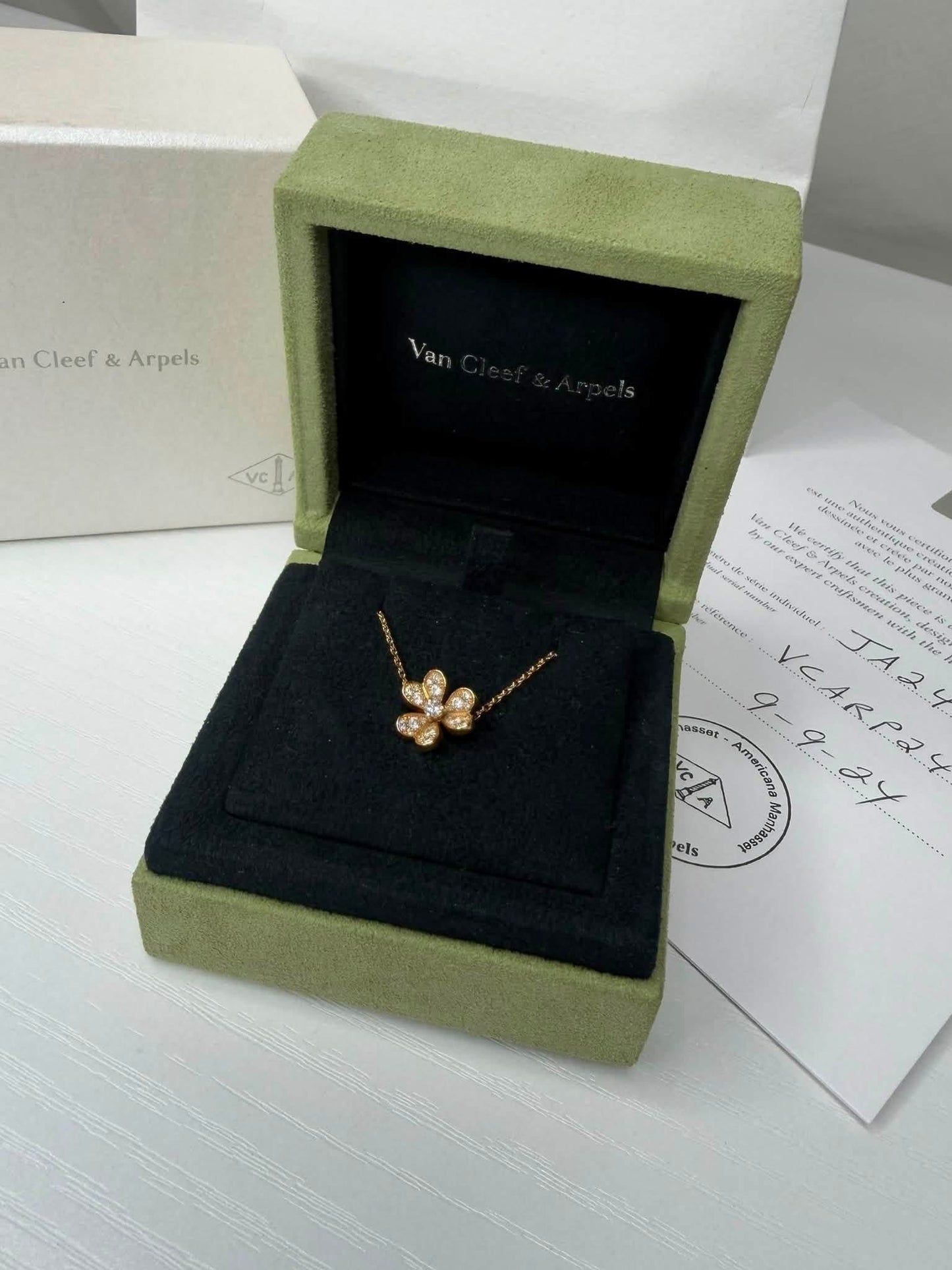 VCA 18k Privole Mini Bracelet