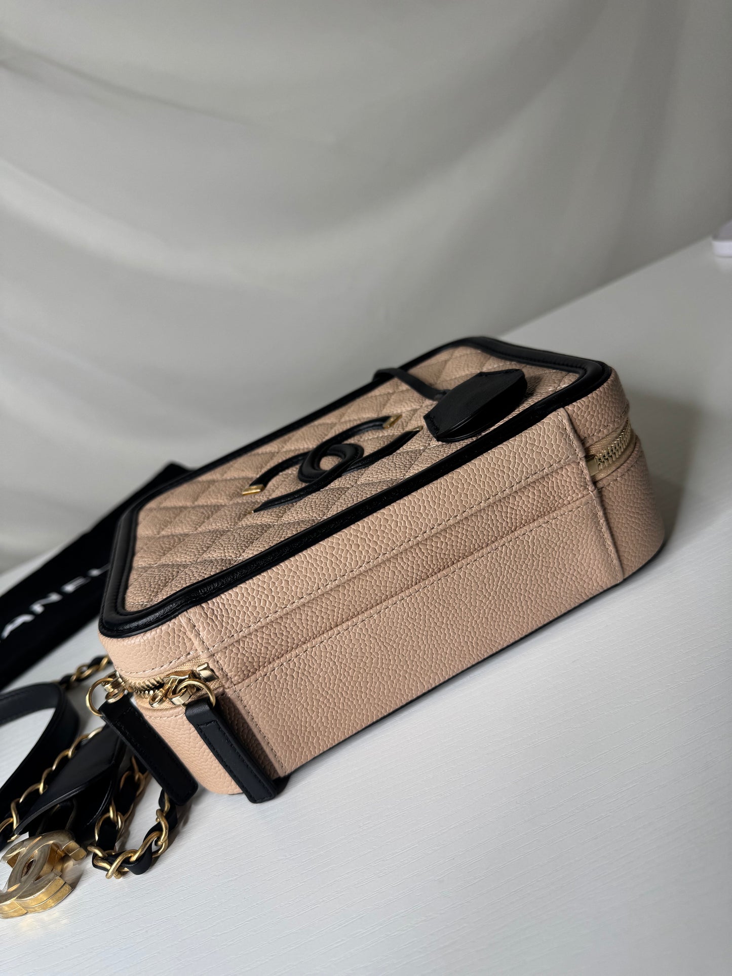 Chanel Caviar Medium Filigree