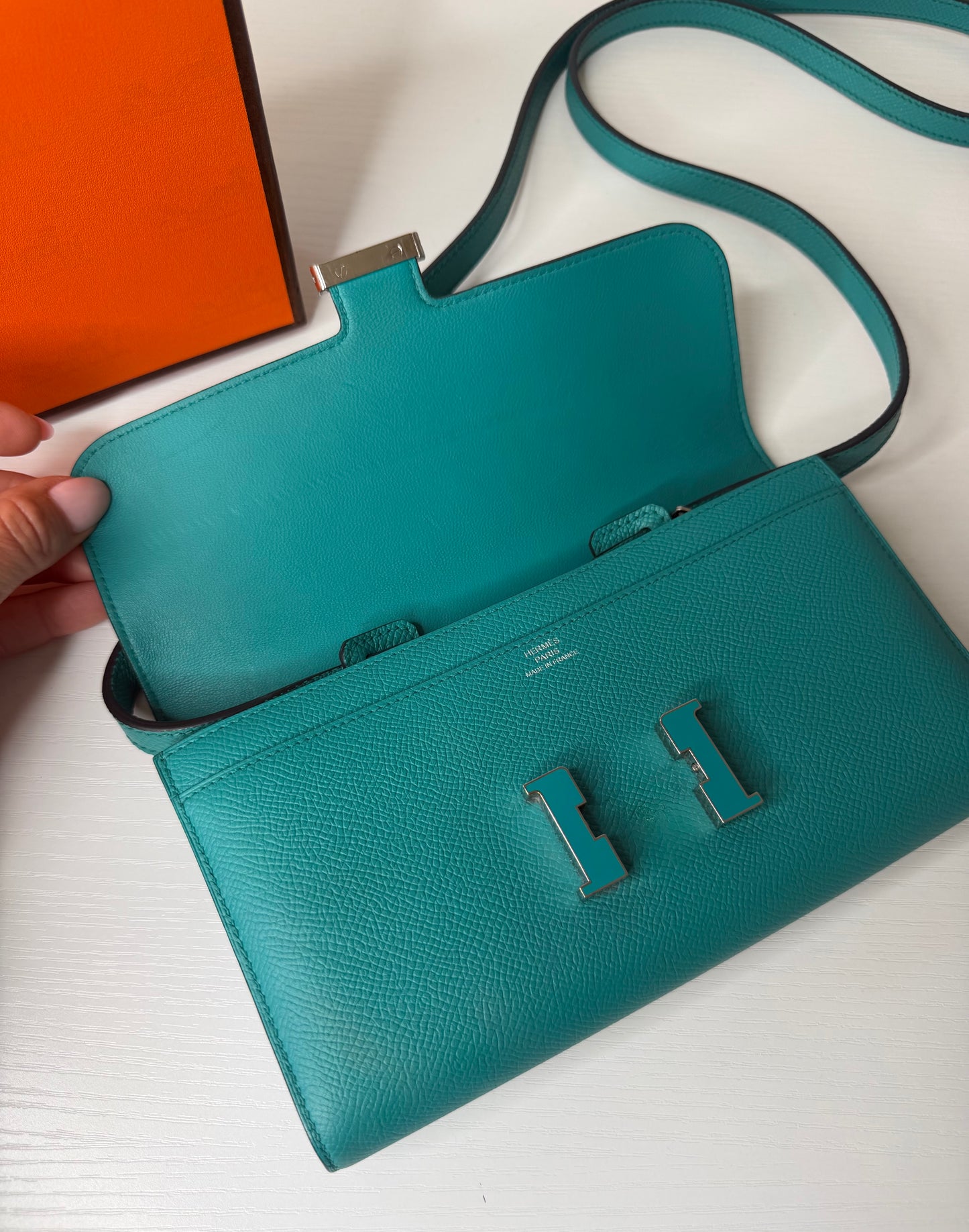 Hermes Constance to Go