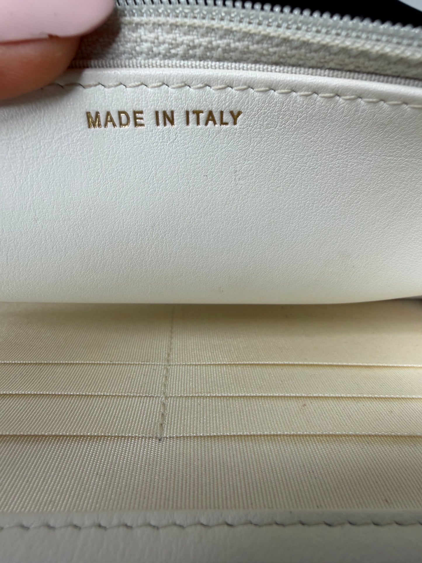 Chanel 19 WOC White