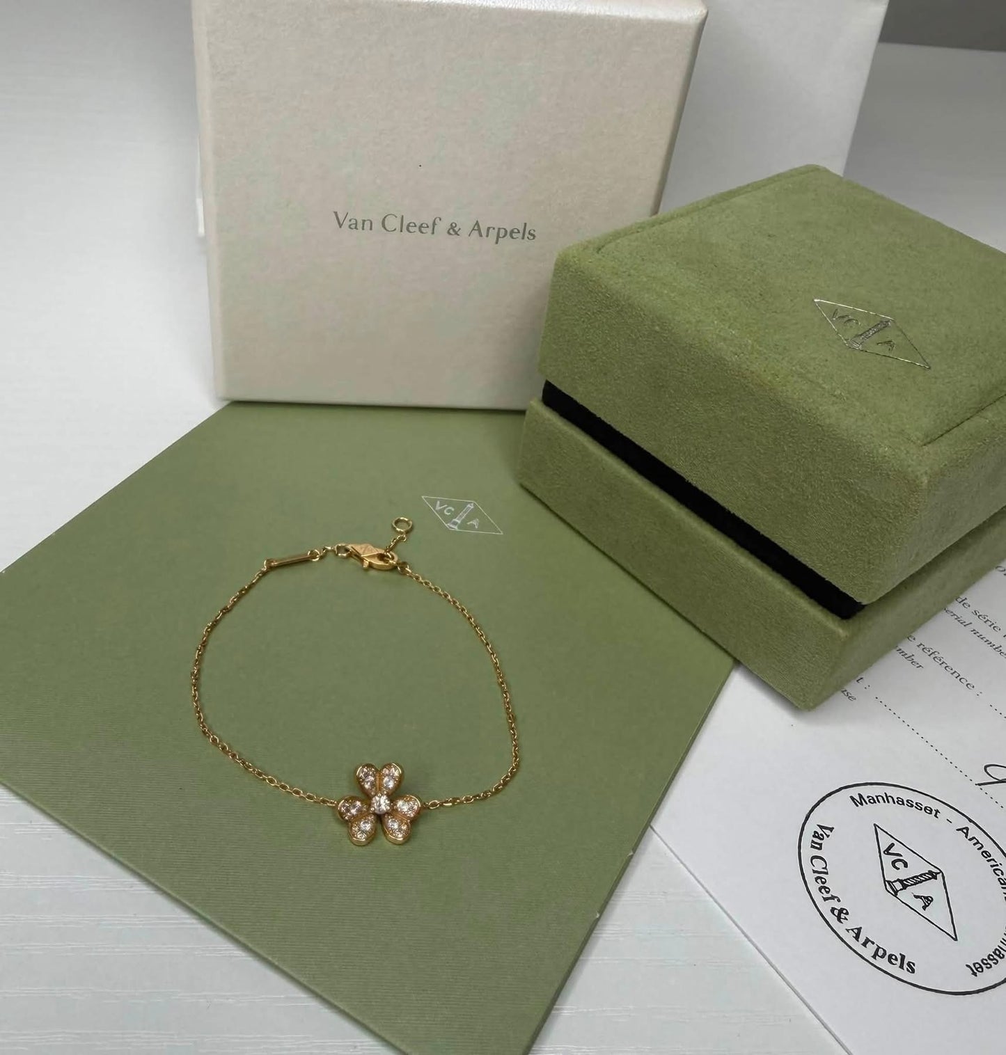 VCA 18k Privole Mini Bracelet