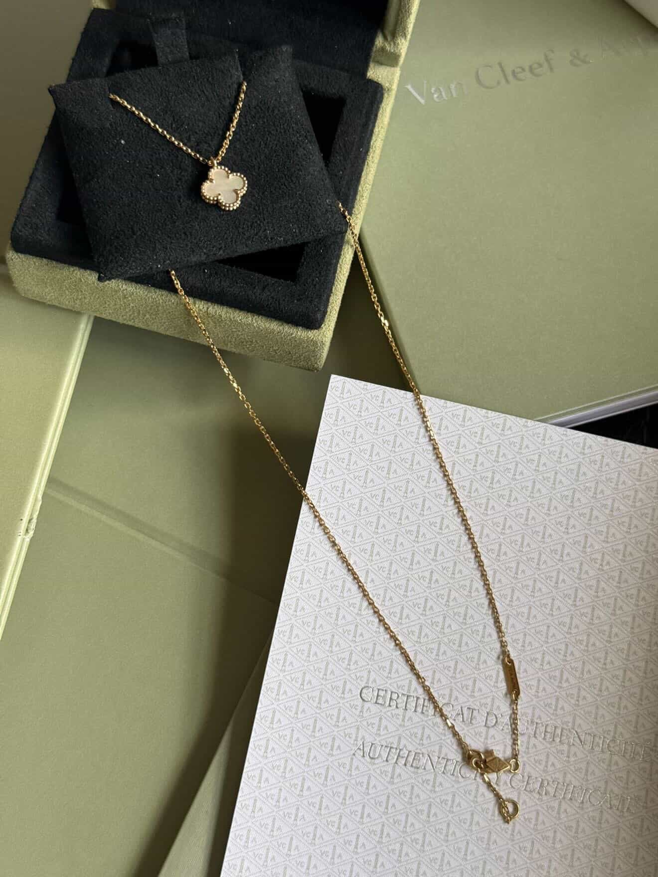 VCA Sweet Necklace MOP