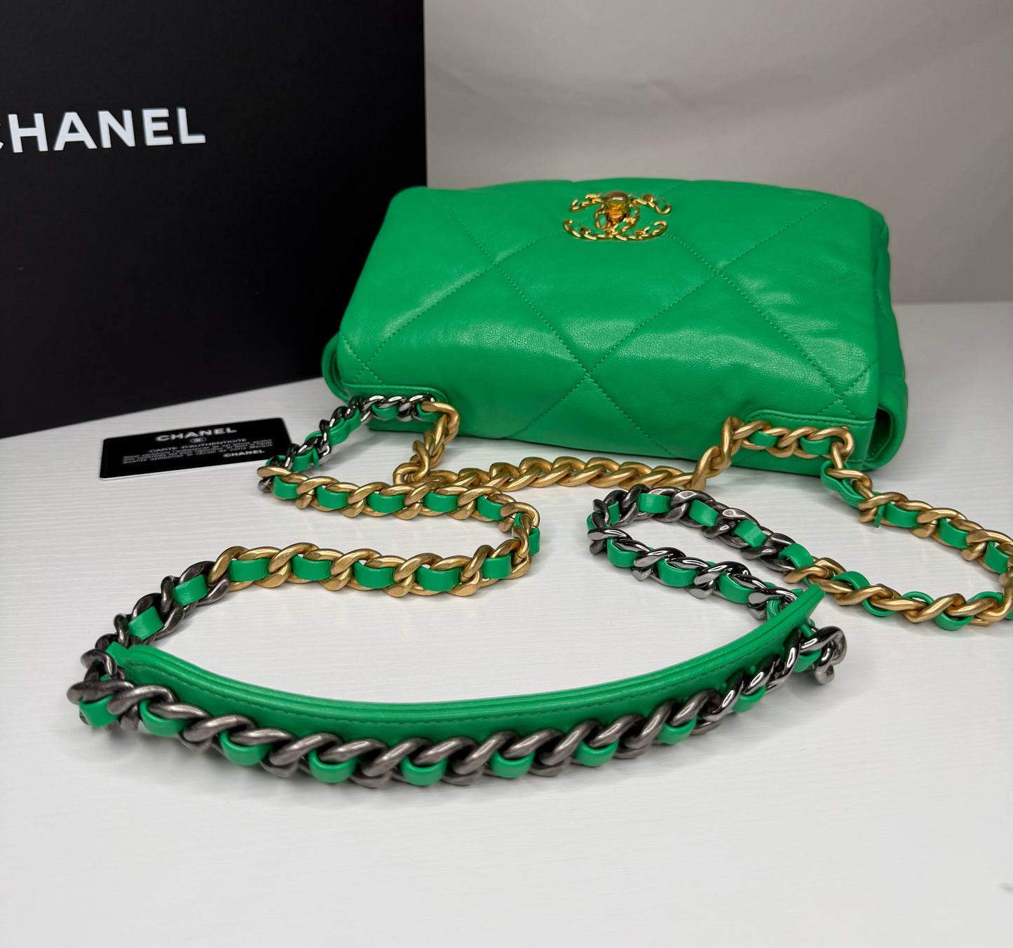 Chanel 19 Medium