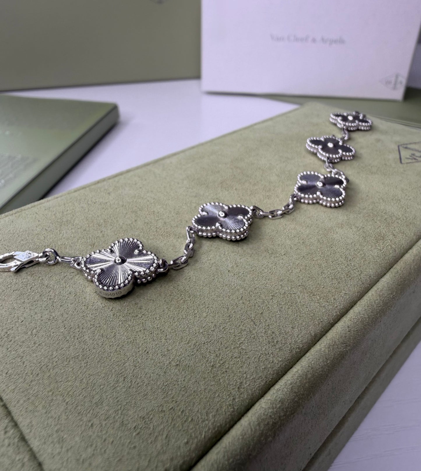 VCA Guilloche White Gold